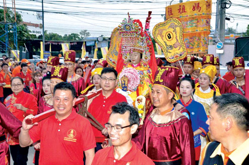 “妈祖下南洋重走海丝路”暨中泰妈祖文化活动周于泰国隆重举行 泰国石狮商会协办活动恭迎妈祖圣驾 “妈祖下南洋重走海丝路”暨中泰妈祖文化活动周于泰国隆重举行 泰国石狮商会协办活动恭迎妈祖圣驾
