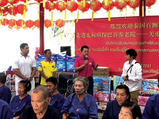 泰国石狮商会关爱孤寡老人慈善爱心活动走进北标府泰华佛教养老院 泰国石狮商会关爱孤寡老人慈善爱心活动走进北标府泰华佛教养老院