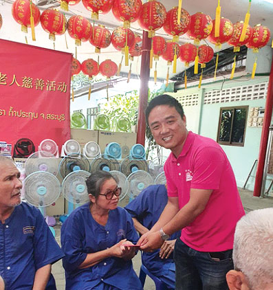 泰国石狮商会关爱孤寡老人慈善爱心活动走进北标府泰华佛教养老院 泰国石狮商会关爱孤寡老人慈善爱心活动走进北标府泰华佛教养老院
