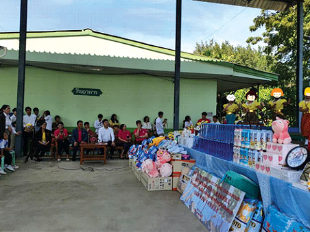泰国石狮商会慈善爱心活动走进北标府孤儿院